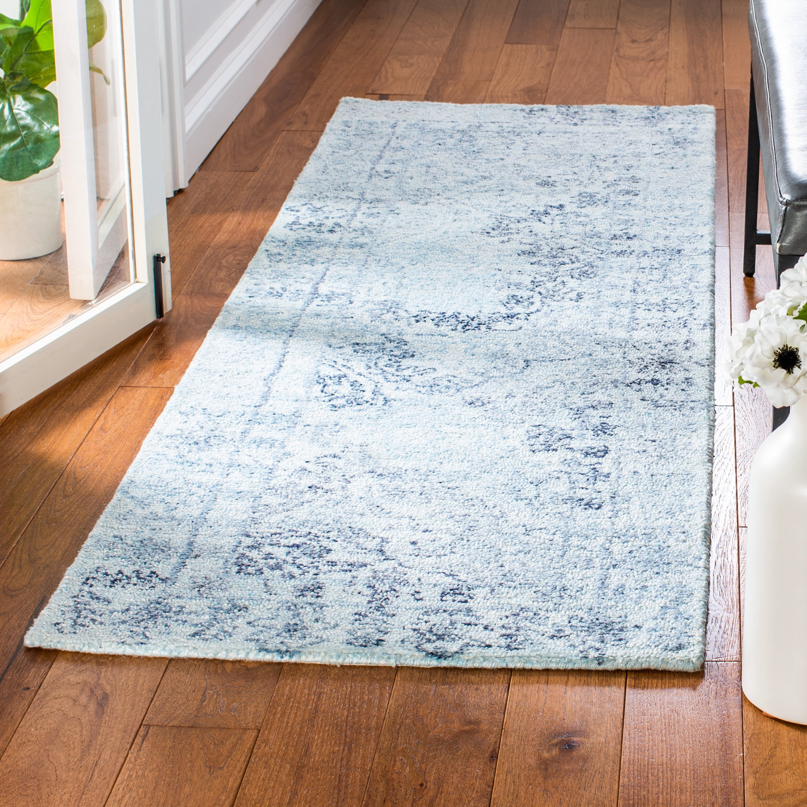 SAFAVIEH Marquee Xanthia Medallion Runner Rug, Light Blue/Navy, 2'6" x 8'