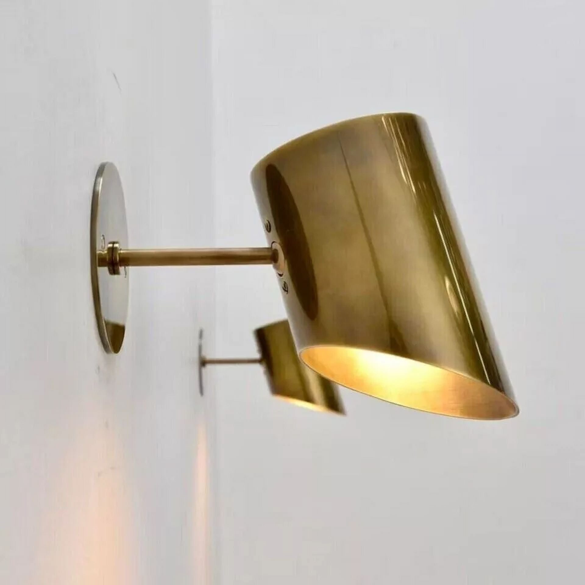 Aesthetic Vintage Collection Mid Century Italian Style Wall Sconce Modern Brass New Stilnovo Wall Fixture for Indoor & Outdoor Locations