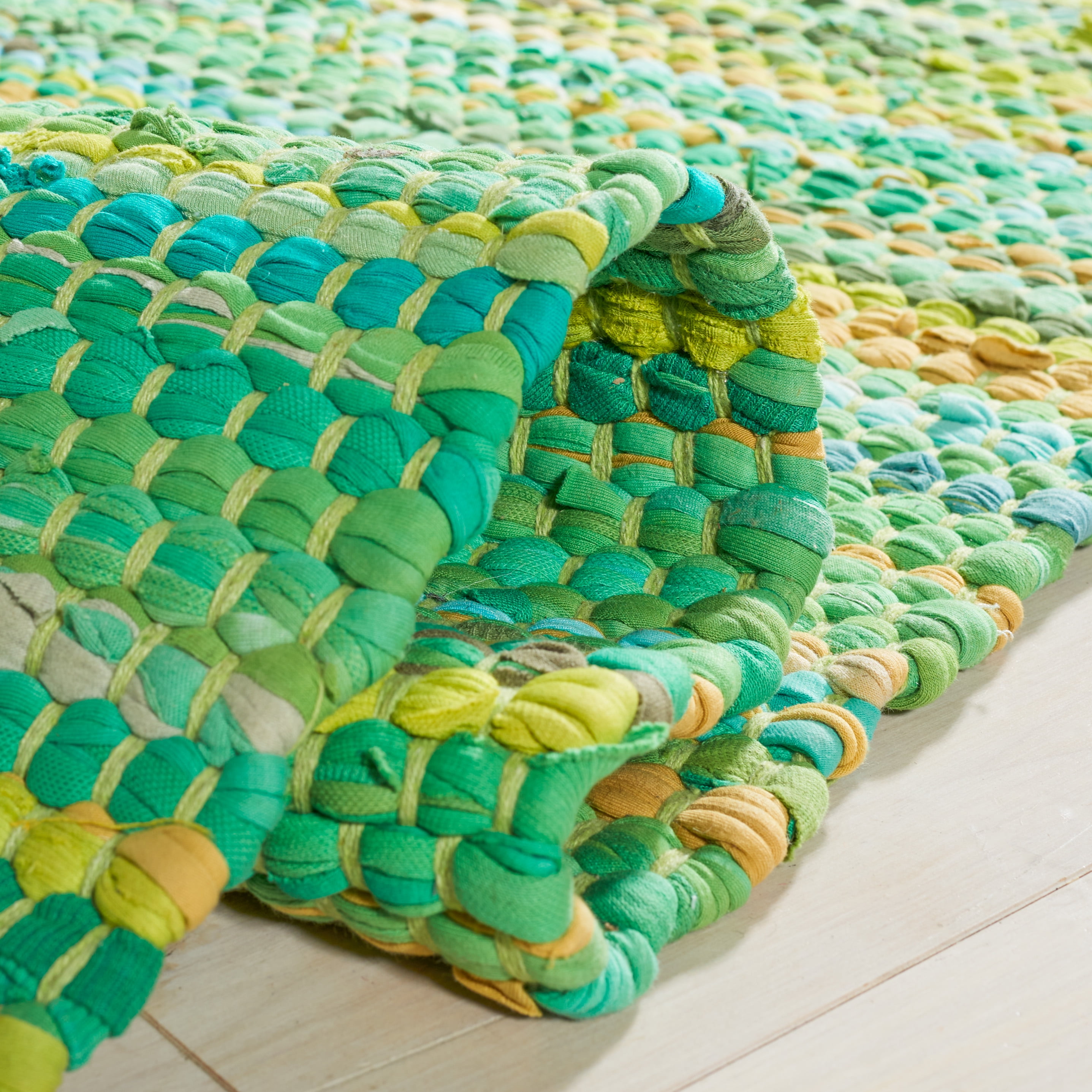 SAFAVIEH Montauk Renae Distressed Area Rug, Green, 9' x 12'