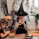thumbnail image 5 of Xihbxyly Sombrero de Bruja de Halloween, Decoración de Encaje Vintage, Tela Suave y Cómoda, Accesorio para Disfraz de Fiesta, Perfecto para Mascaradas, Festivales y Cosplay. 34 Cm de Alto y 18 Cm de, 5 of 5