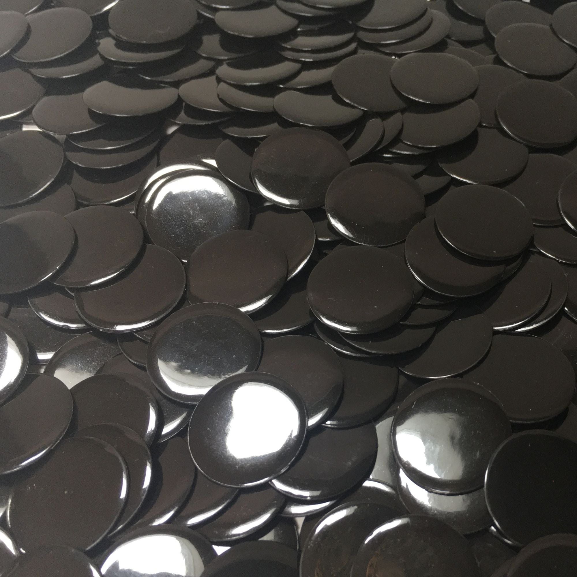 MR CHIPS Bingo Chips 7/8 inch Size Tub of 250 Counting Bingo Chips in