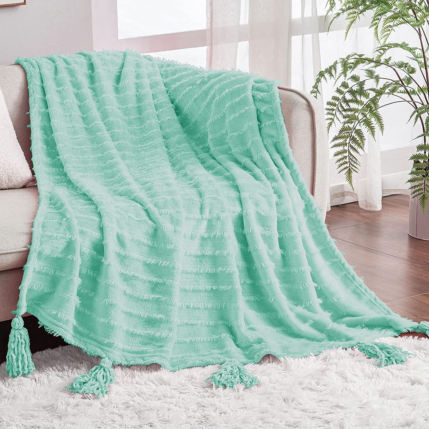 Exclusivo Mezcla Soft Throw Blanket, Large Fleece Fuzzy Blanket