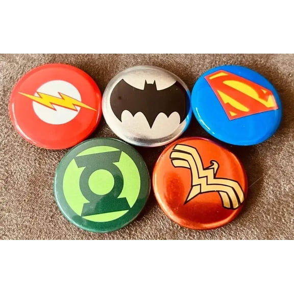 5 DC Comics promo Buttons Pins Batman Flash Green Lantern Superman Wonder Woman