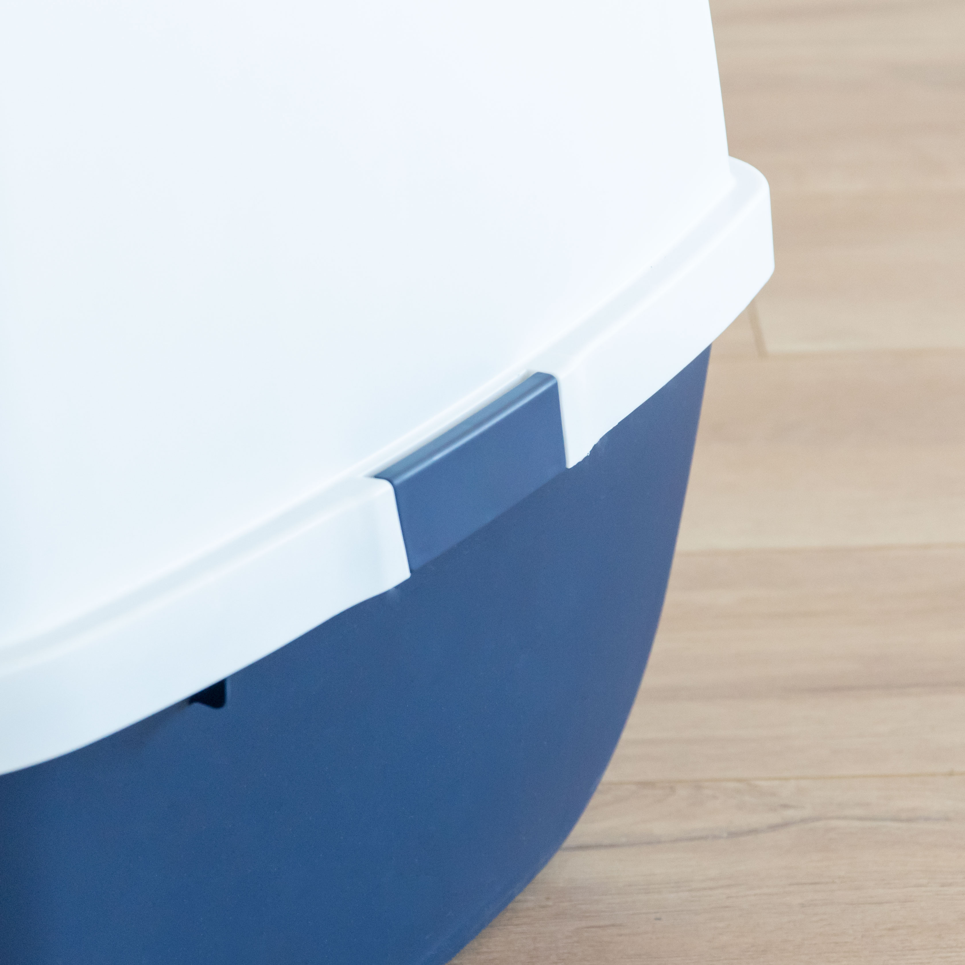 IRIS Large Covered Cat Litter Box with Front Door Flap photo 5