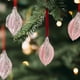 thumbnail image 3 of Juego de adornos para árboles de Navidad | Bola decorativa a prueba de brillos 4-Pack, 4.3" Esferas colgantes brillantes de plástico | Decoración festiva de ventana, corona, guirnalda | Duradero,, 3 of 6
