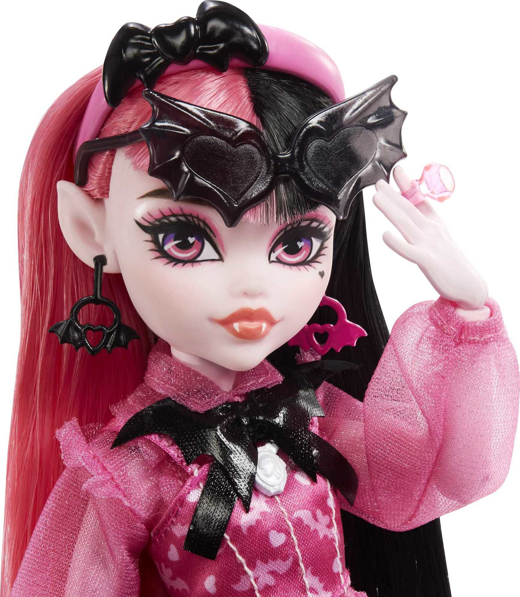 Monster High Draculaura Fashion Doll with Pink & Black Hair, Accessories & Pet Bat - image 5 of 7