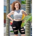 thumbnail image 3 of Bermudas Roswear de mezclilla rasgada de talle medio, color negro, para mujer, 3 of 5