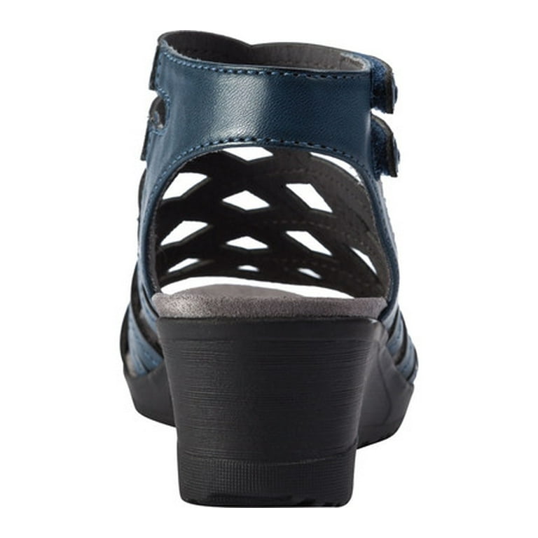 Bare traps outlet trella wedge sandal