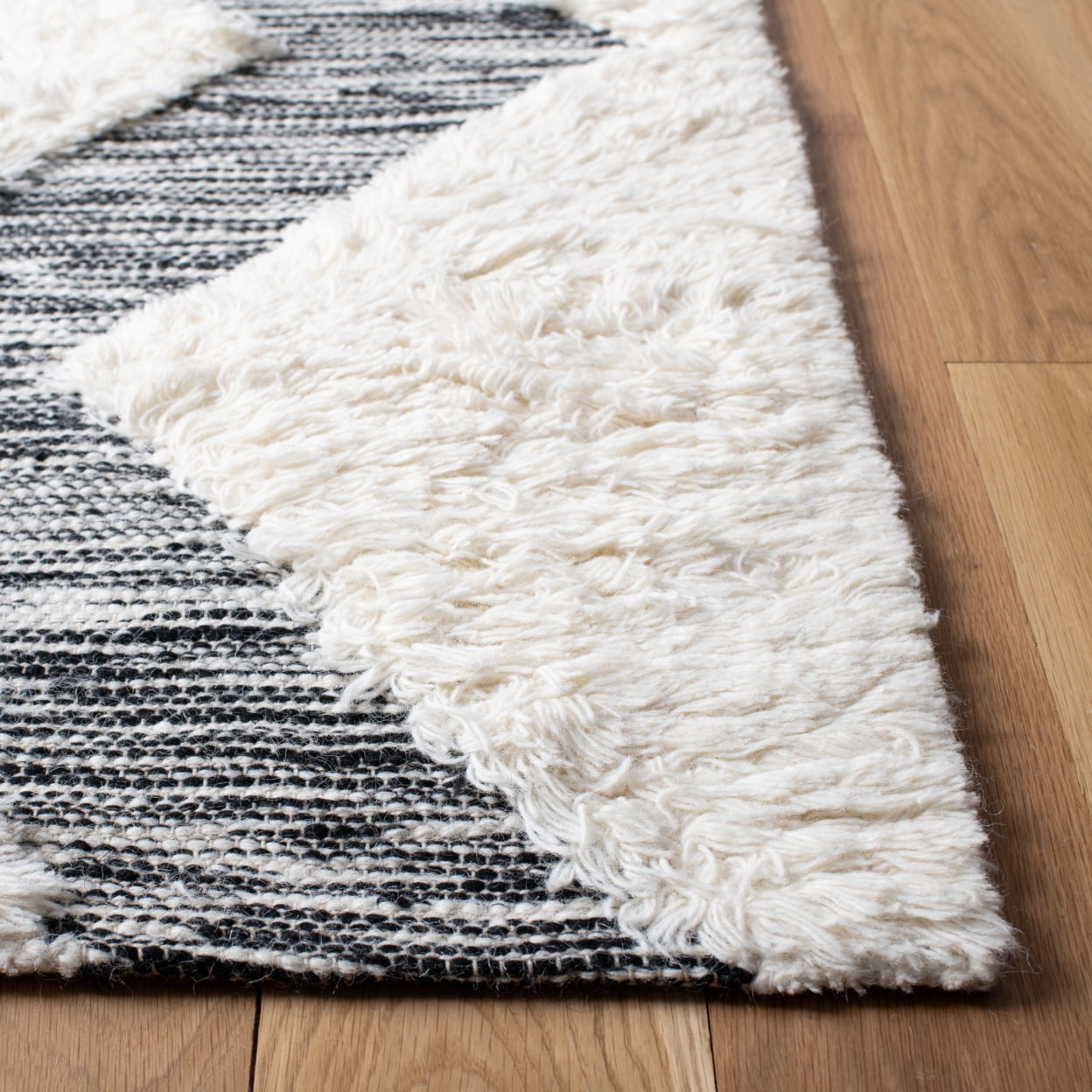 SAFAVIEH Natura Antonio Geometric Wool Area Rug, Ivory/Black, 6' x 9'