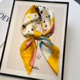 thumbnail image 1 of Bufanda de gasa, pañuelo cuadrado con cinta para el cuello, pañuelo de satén, pañuelo para mujer Retro, accesorio de disfraz para niñas(Amarillo)(70 * 70cm), 1 of 4