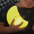 thumbnail image 1 of Regalo de Navidad Black Sales Friday Cyber Sale Monday Deals Linda luz nocturna para niños, bebé, guardería, dormitorio, lámpara LED,juguete de regalo para niños pequeños, luna (amarillo) oso de fresa Electrónica, 1 of 6