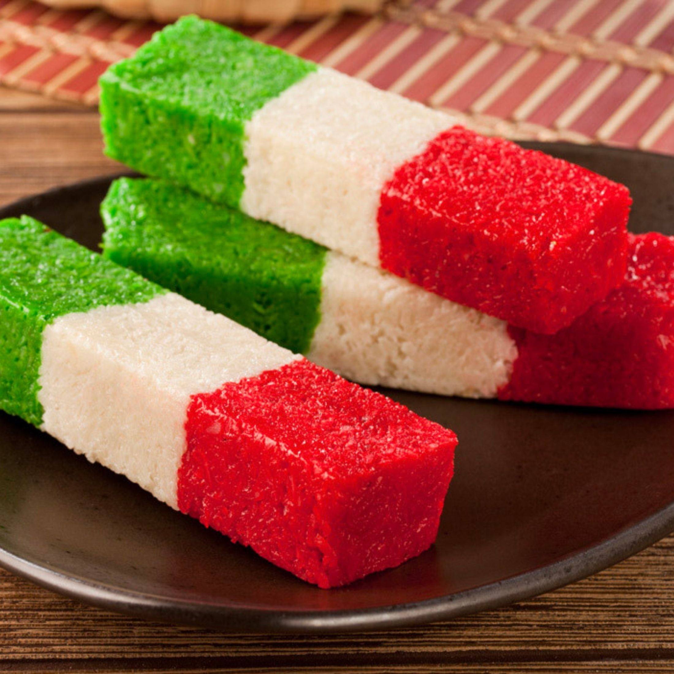 La Molienda Coconut Bandera Candy Bar, Tricolor Mexican Traditional Fruit Treat, 3.1 oz