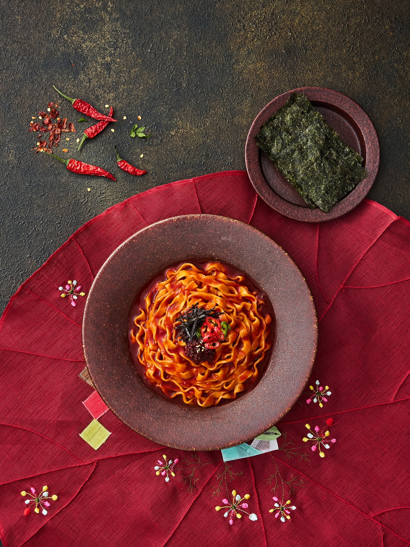 ARIH Modern Noodles, Western-Korean Fusion Soup-Less Noodles, K-Super Spicy Seaweed, Bowl