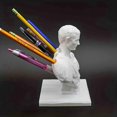 thumbnail image 2 of Organizador de escritorio con escultura de portalápices y bolígrafo de los idus de marzo de Julio César - Yuyu, 2 of 5