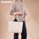 thumbnail image 2 of Bolso de mano Montana West acolchado grande de cuero vegano para mujer, 2 of 6