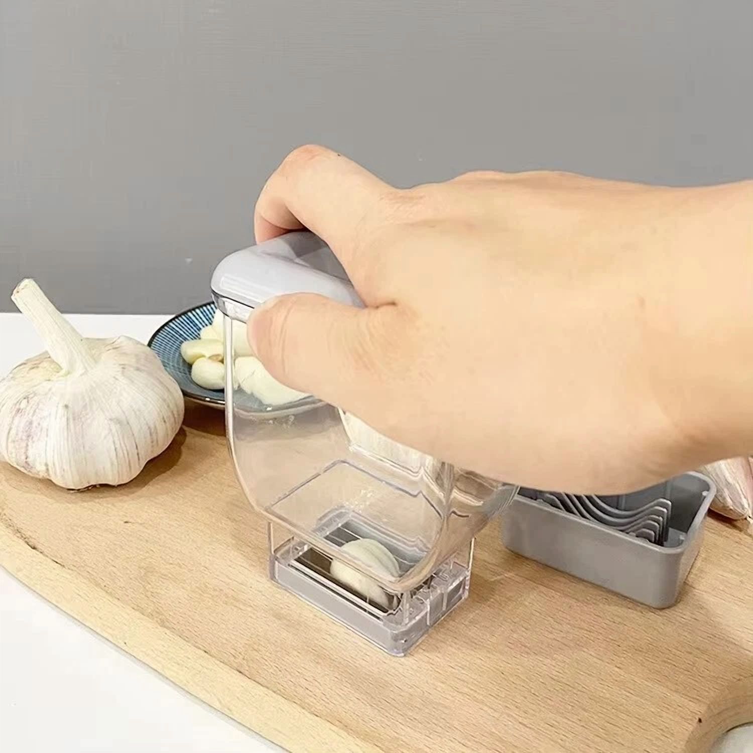 CIRCLE- Manual Pressing Garlic Grinding Grater Cutter Cooking Tool Garlic Peeler