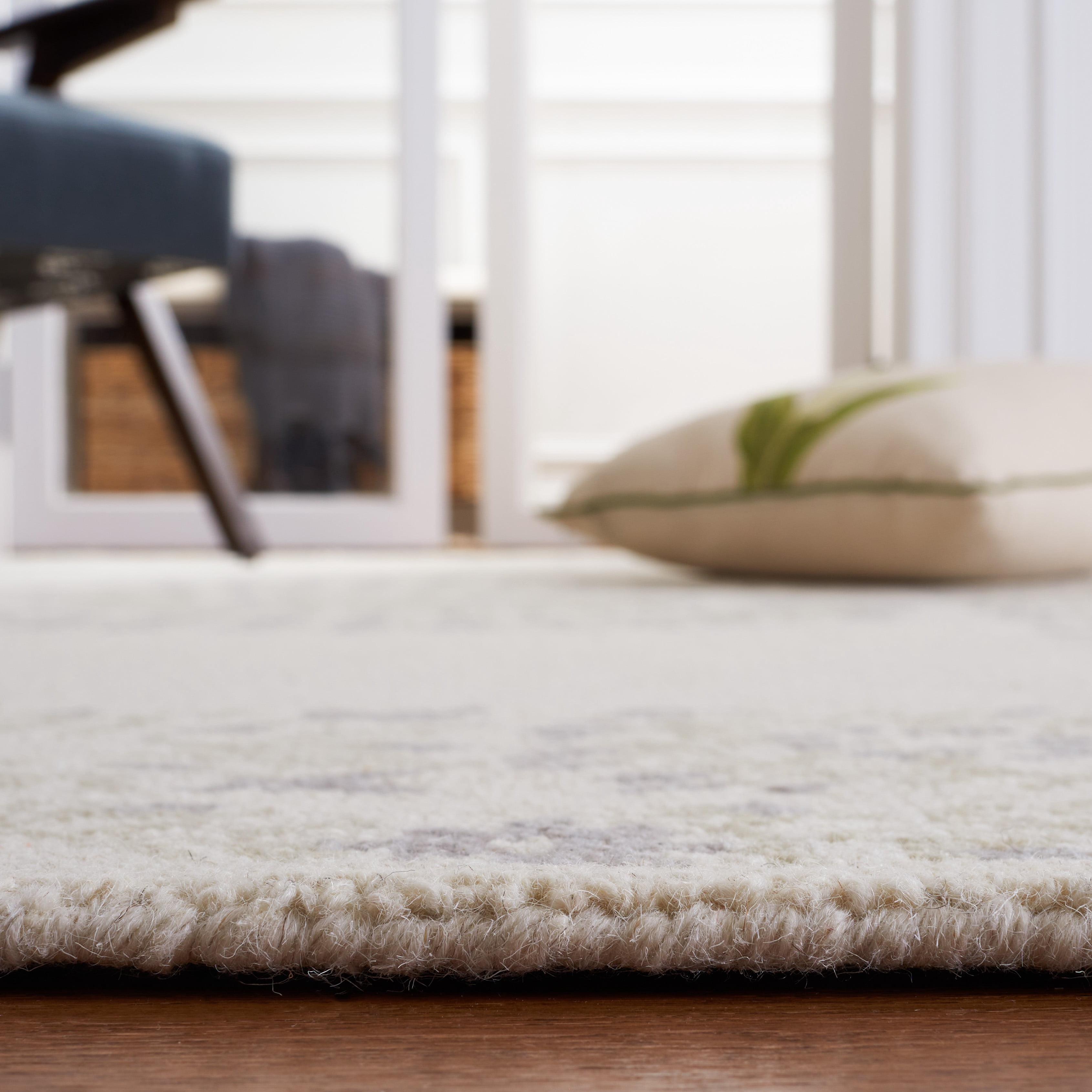 Safavieh Empire Janetta Medallion Area Rug, Ivory/Beige, 3' x 5'