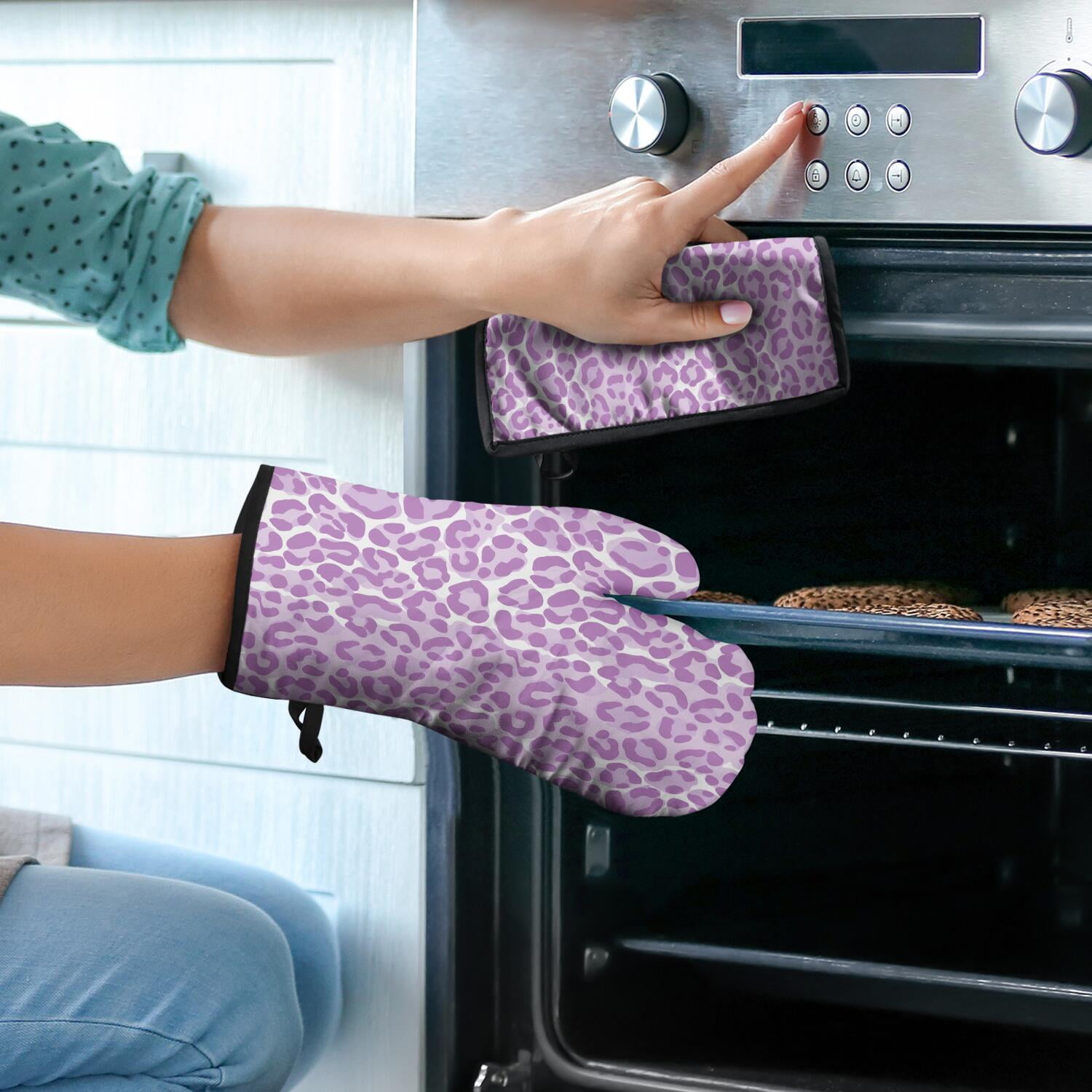 Leopard Print Oven Mitts and Pot Holders Set Of 4, Heat Resistant Kitchen Gloves with Non-Slip Grip, Hanging Loop, Soft Cotton Lining for Baking, Cooking, Grilling, Barbecue
