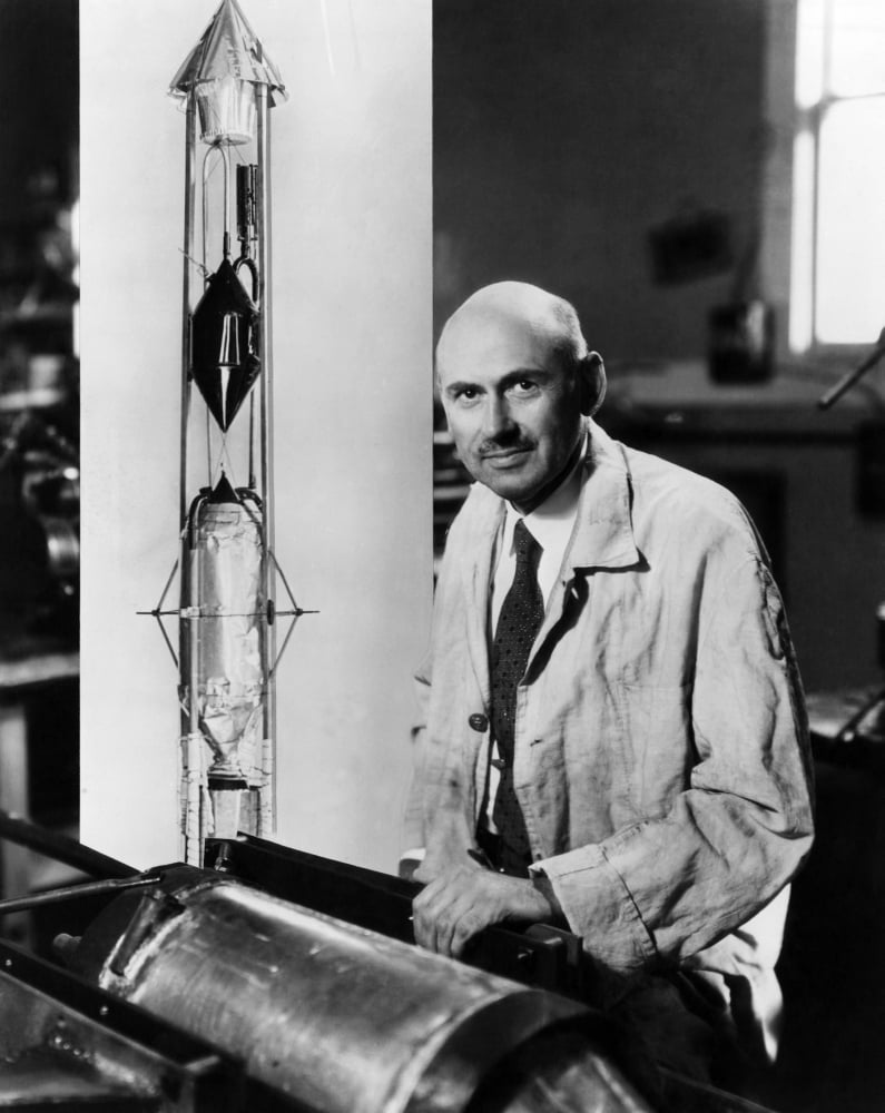 Dr. Robert H.Goddard. Ca 1930S. Courtesy Csu ArchivesEverett Collection