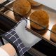thumbnail image 4 of Guantes de horno, guantes de silicona resistentes al calor, guantes de cocina antideslizantes para asar, cocinar, hornear, cocinar, microondas, pizza (gris cuadrado), 4 of 5