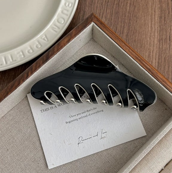 2-Pack Stylish Shark Hair Clips - Strong Grip for Thick Hair, Elegant Design for Everyday Use