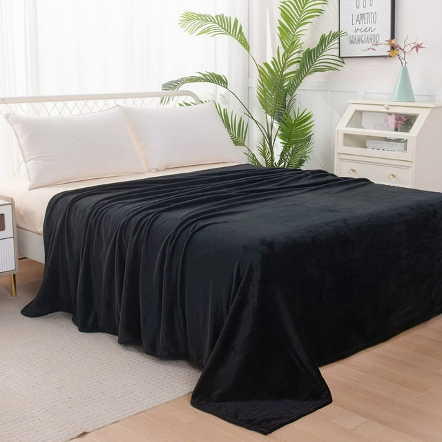 Mocassi Luxury Velvety Feel Blanket, All-Season Lightweight Blanket, Ultra Plush, Soft, Cozy-Fuzzy Flannel Fleece for Couch, Sofa, Bed, Travel, Solid Design, King/Cali King, Black