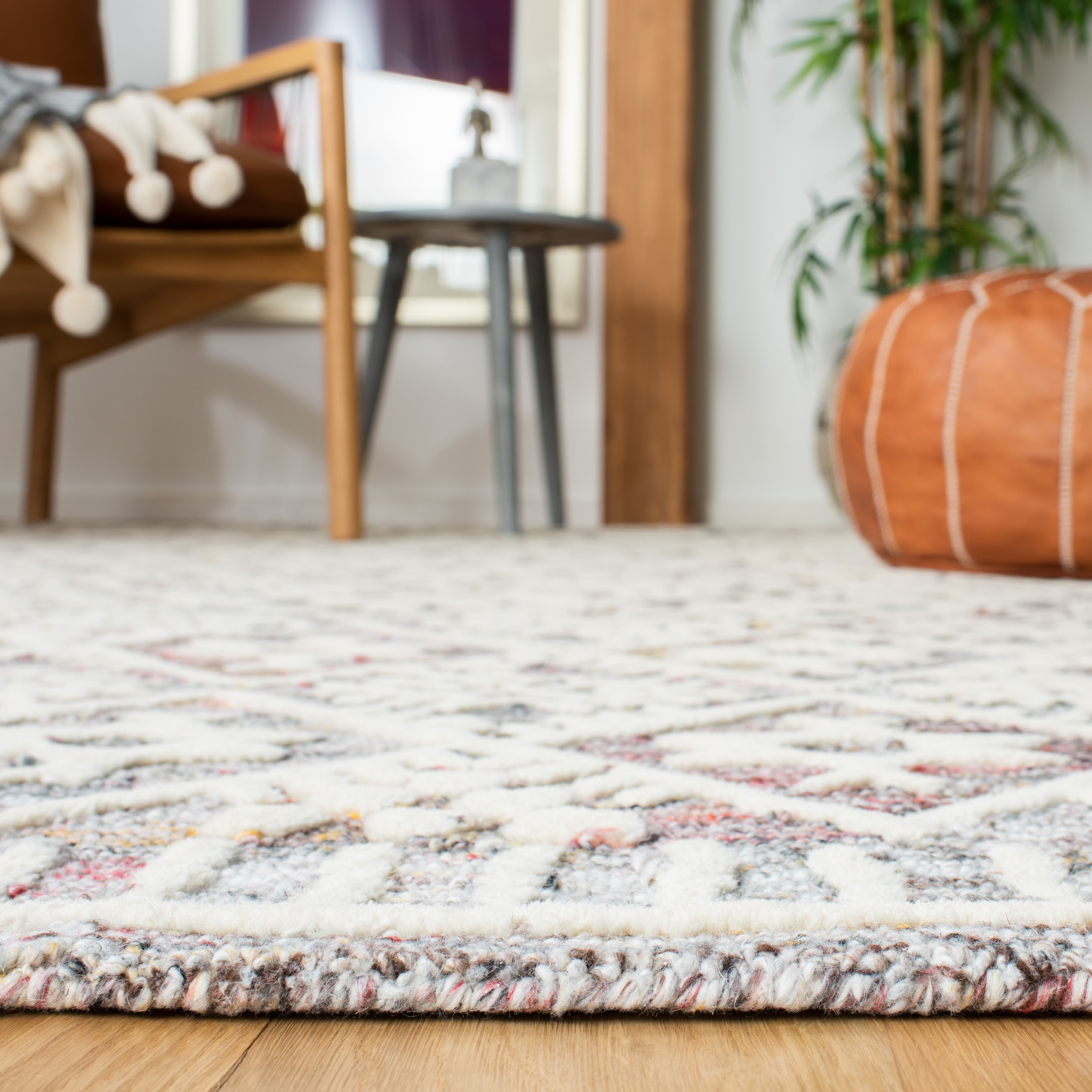 SAFAVIEH Roslyn Desi Geometric Area Rug, Red/Ivory, 4' x 6'
