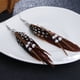 thumbnail image 3 of Qarigey Pendientes de plumas, accesorio de moda, adorno de gota para la oreja, decoración colgante de penacho, pendiente colgante bohemio para adorno de Ropa, zapatos y accesorios Miscelánea Negro Qarigey AP010301-09, 3 of 6