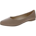 thumbnail image 1 of Zapatos planos Nine West Speakup para mujer, piel natural, talla 9W, 1 of 5