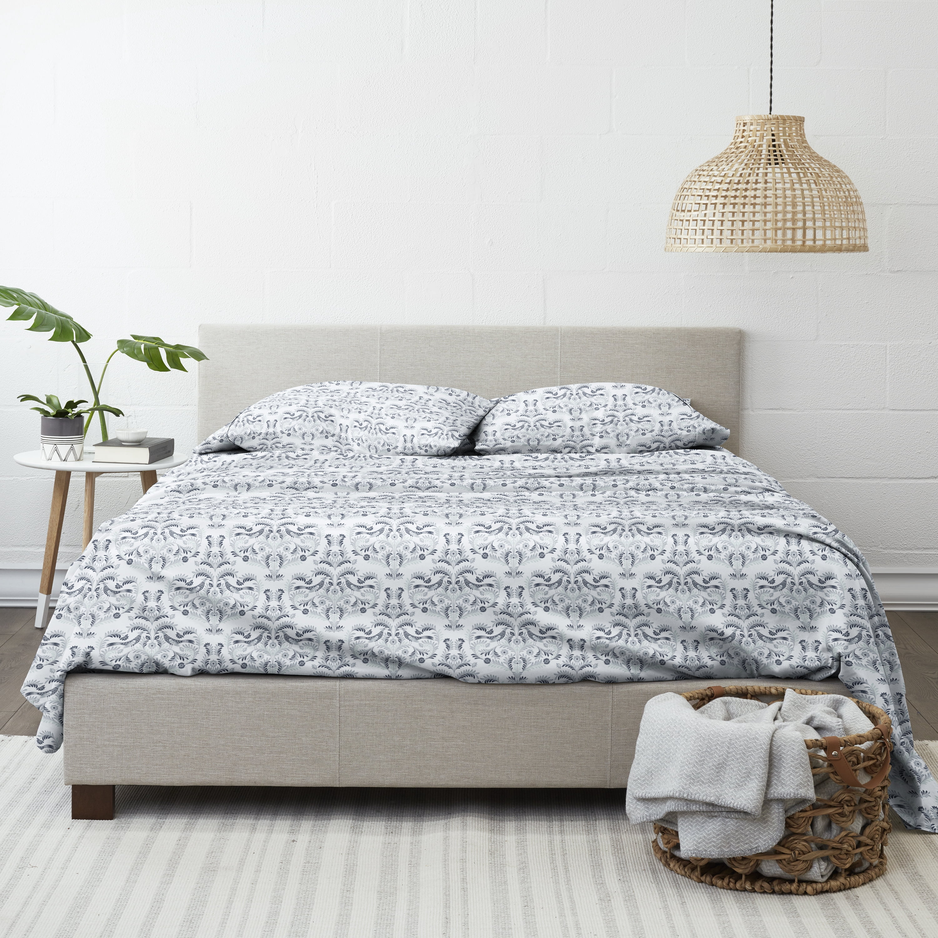 Noble Linens 4 Piece Pattern Microfiber Bed Sheets Set, Navy Garden Estate, King