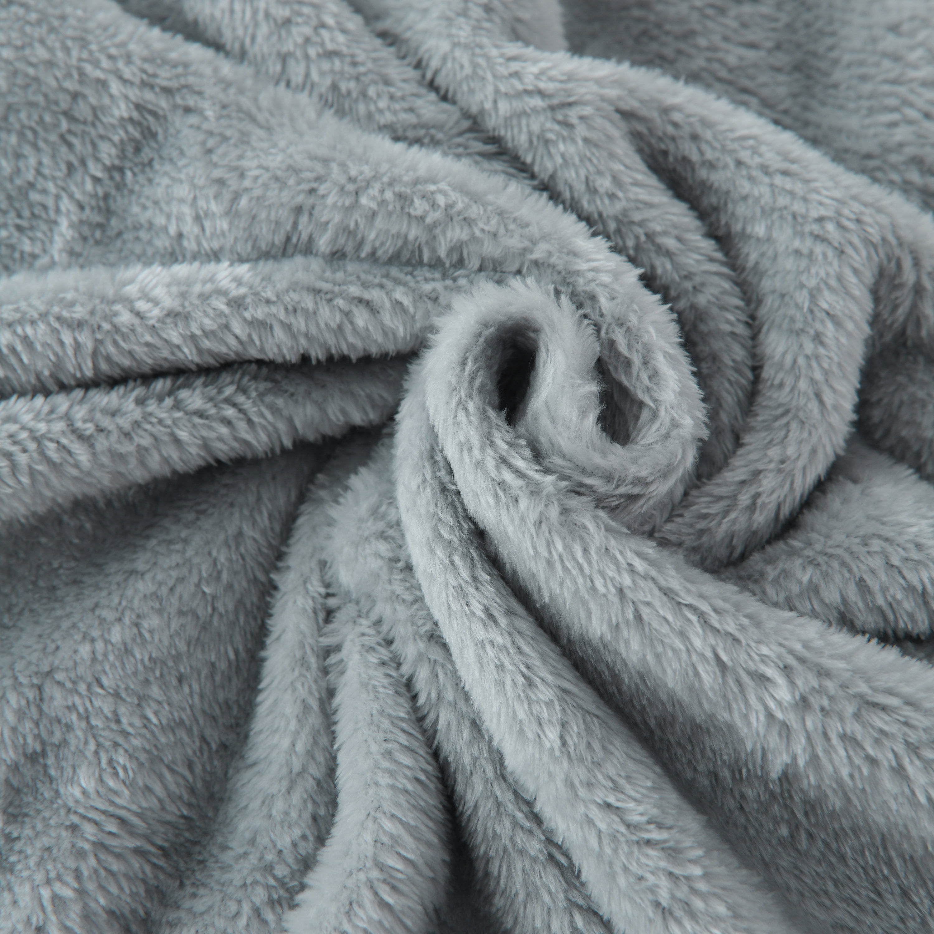 Mainstays Super Soft Plush Blanket, Gray, Twin, Adult/Teen