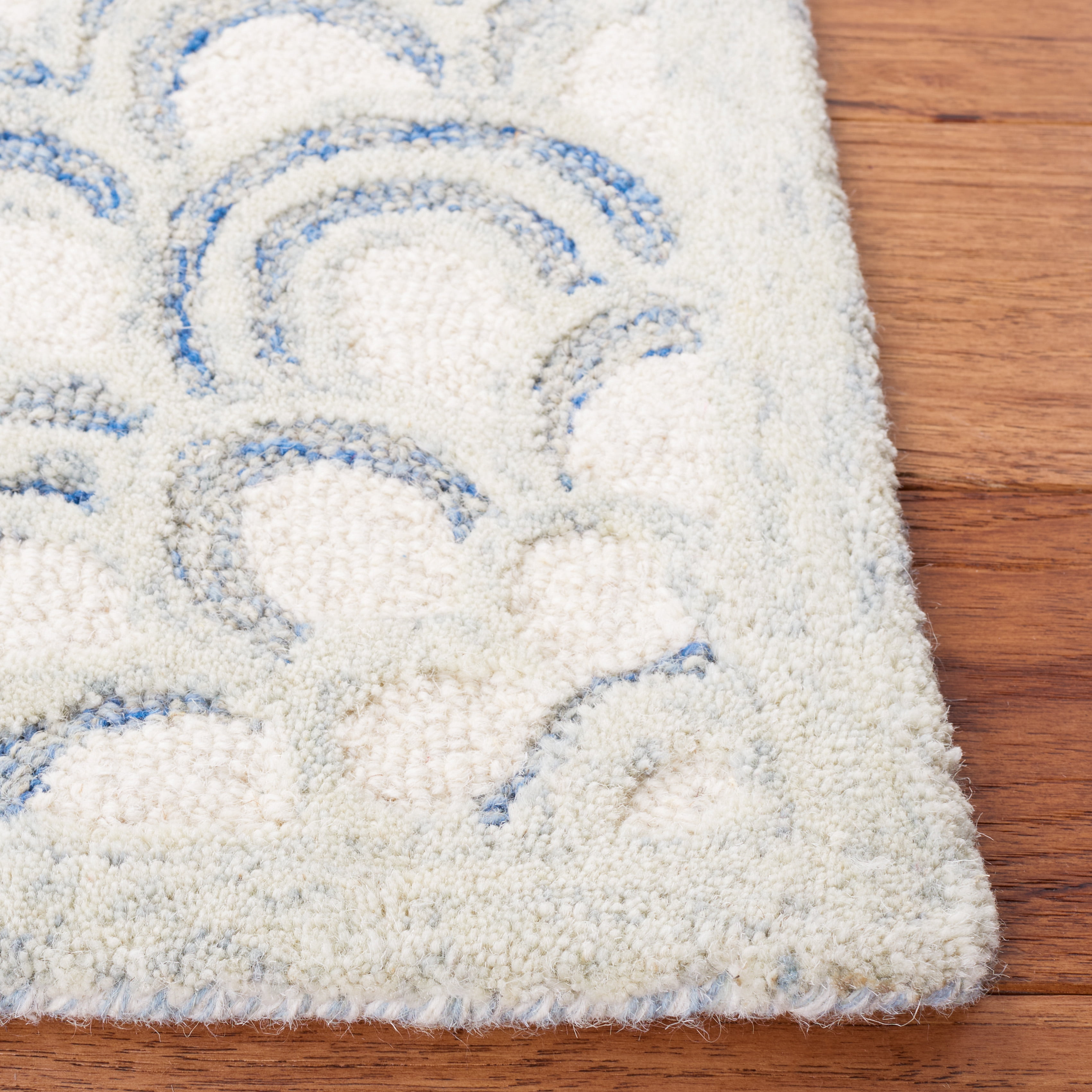 SAFAVIEH Metro Denholm Medallion Runner Rug, Blue/Ivory, 2'3" x 8'