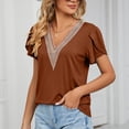 thumbnail image 3 of Camiseta informal holgada de Color puro con empalme de encaje y mangas cortas con cuello en V para mujer, 3 of 7