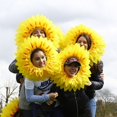 thumbnail image 3 of Tocado de girasol Divertidos juegos de flores para mostrar Ceremonia de apertura Entrada Mano Flor Accesorios de baile de jardín de infantes Flor, 3 of 4
