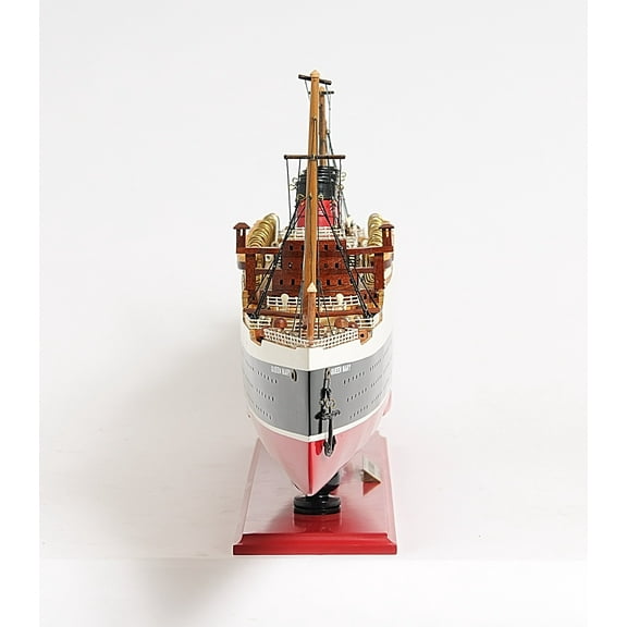 Queen Mary L Model Display