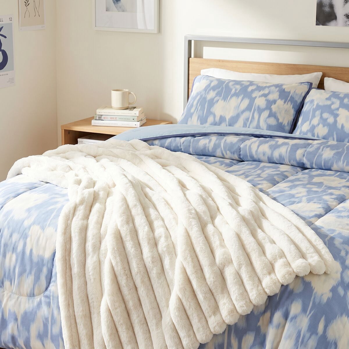 Mainstays Channel Faux Fur Blanket, Vanilla Dream, Full/Queen, 86" x 90"
