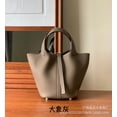 thumbnail image 2 of Bolso tipo cubo de cuero para mujer, bolso de mano suave con patrón de lichi, capa superior de piel de vaca Togo, nuevo estilo, bolso de moda, 2 of 5