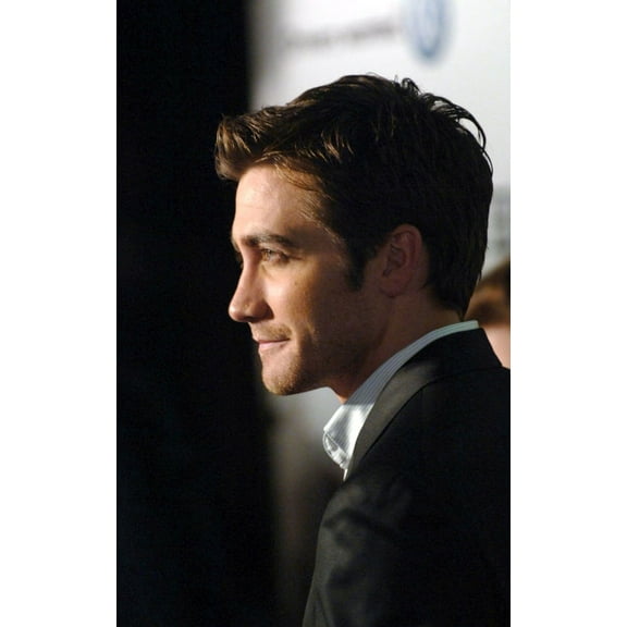 Jake Gyllenhaal At Arrivals For Jarhead Premiere By Universal Pictures, The Ziegfeld Theatre, New York, Ny, October 30, 2005. Photo By Brad BarketEverett Collection Celebrity (16 x 20)