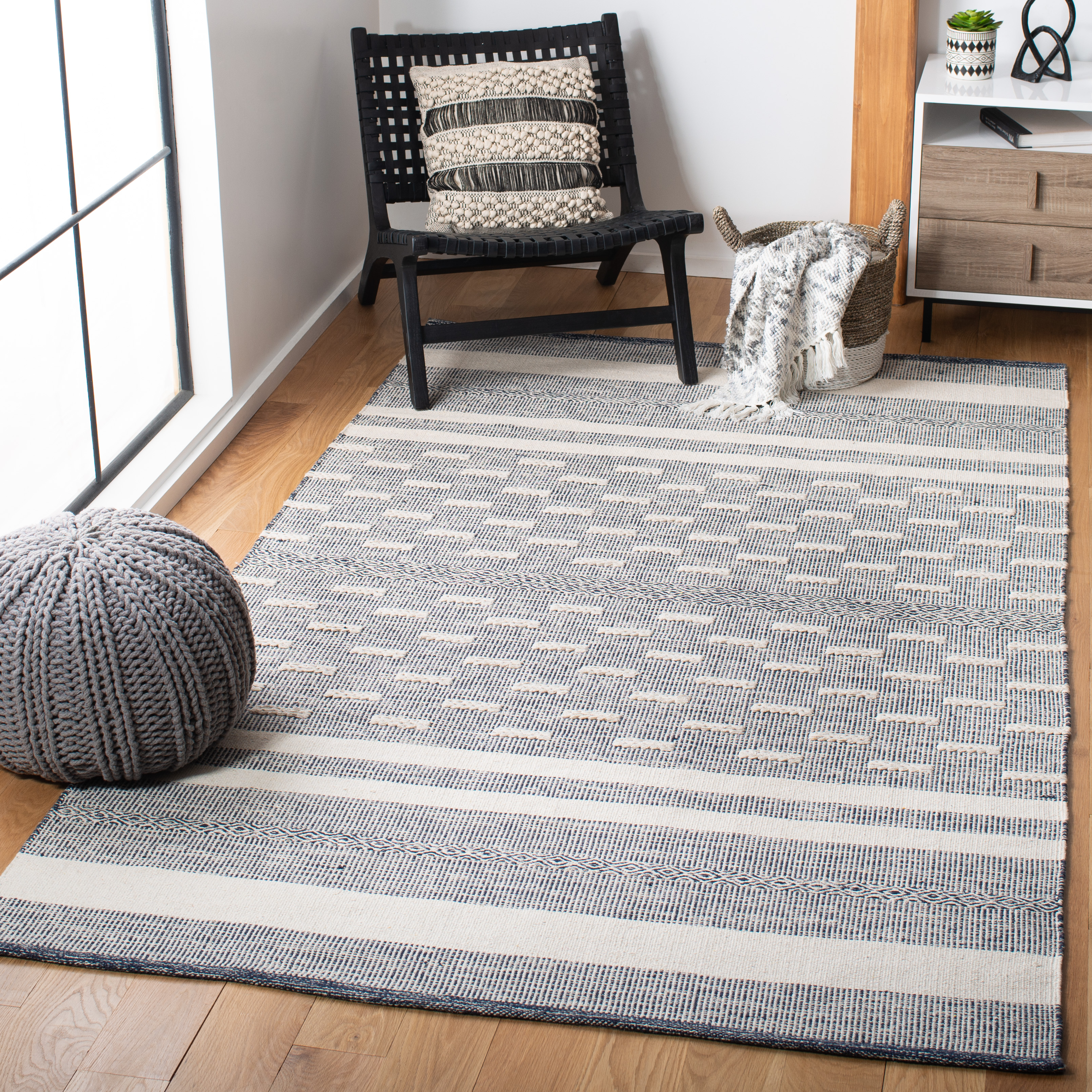 SAFAVIEH Striped Kilim Ekaterina Striped Cotton Area Rug, Navy/Ivory, 3' x 5'