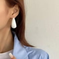 thumbnail image 3 of LAICAIW Grande Boucle d'Oreille Ovale Simple en Plastique, 3 of 7