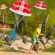 thumbnail image 4 of 50 piezas de juguete de paracaídas, juguetes de lanzamiento sin enredos para niños, juguetes voladores para niños al aire libre, mini juguetes de vacaciones, juguetes de cumpleaños, regalos brillar Juguete, 4 of 5