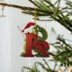 thumbnail image 4 of Cómo el Grinch robó adornos navideños Adornos navideños - Colgante con apellido verde inicial Adorno colgante Adecuado para árbol de Navidad Mochila para coche Adornos para árbol de Grinch, 4 of 5