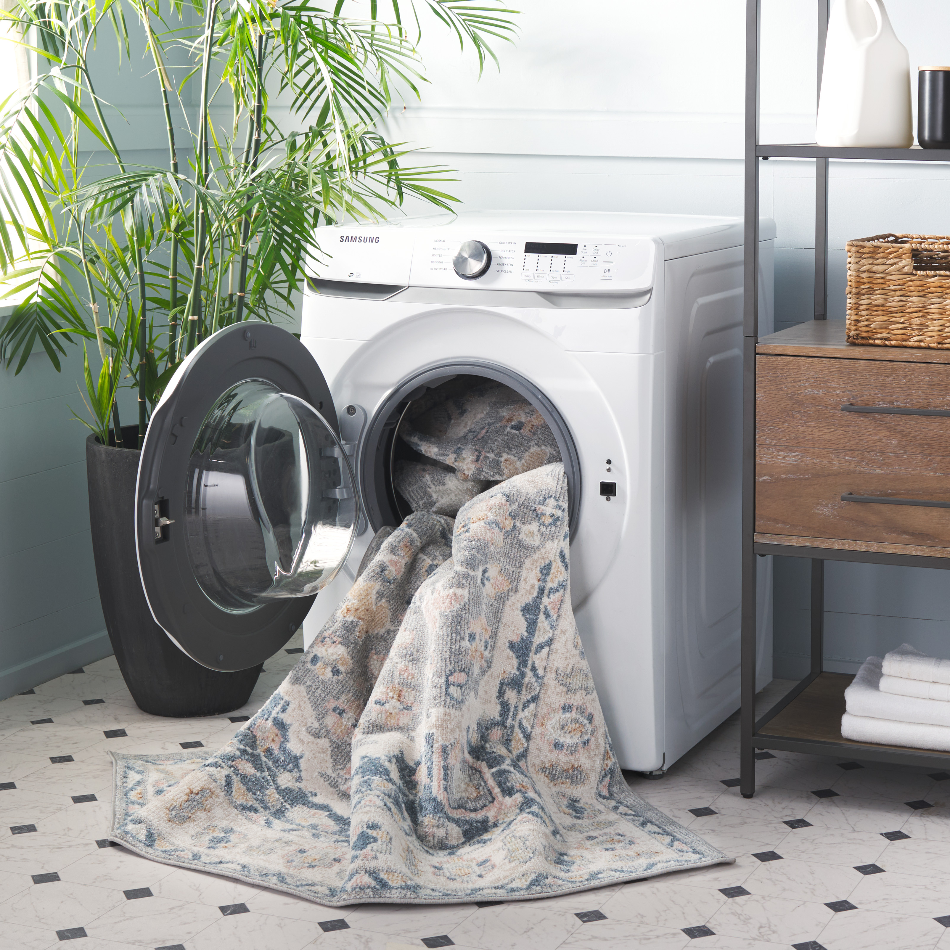 SAFAVIEH Blair Keighley Traditional Machine Washable Area Rug, 5'3" x 7'6", Beige/Light Grey