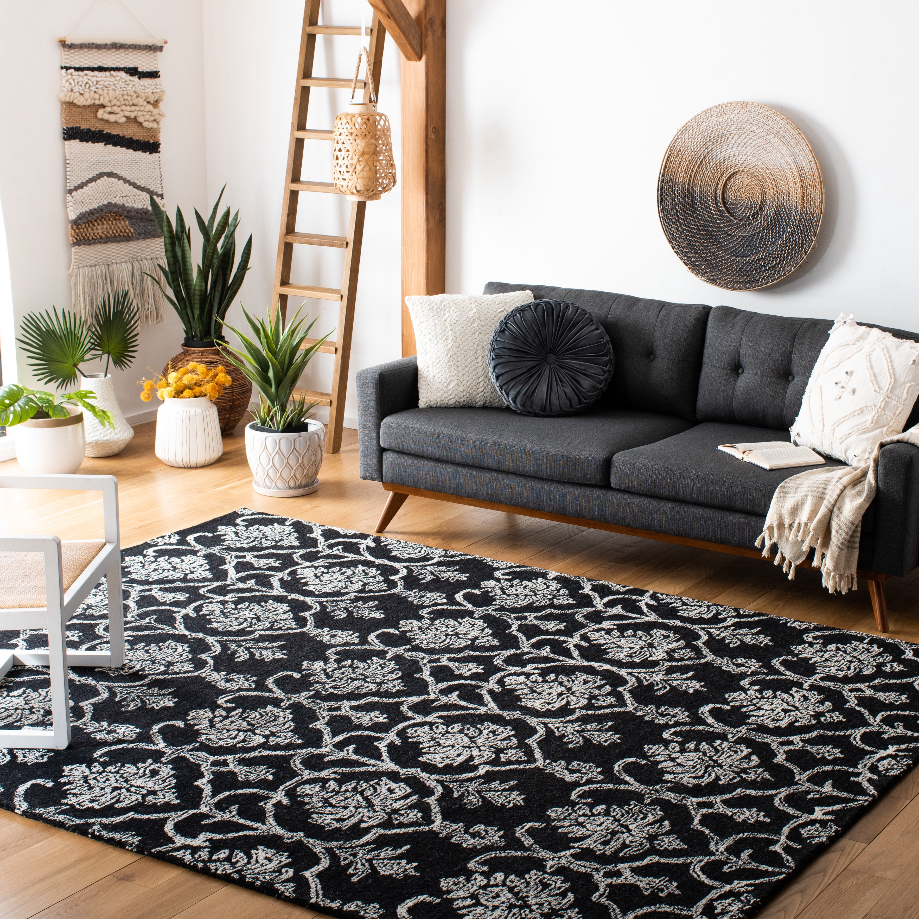 SAFAVIEH Metro Sutton Medallion Area Rug, Black/Ivory, 8' x 10'