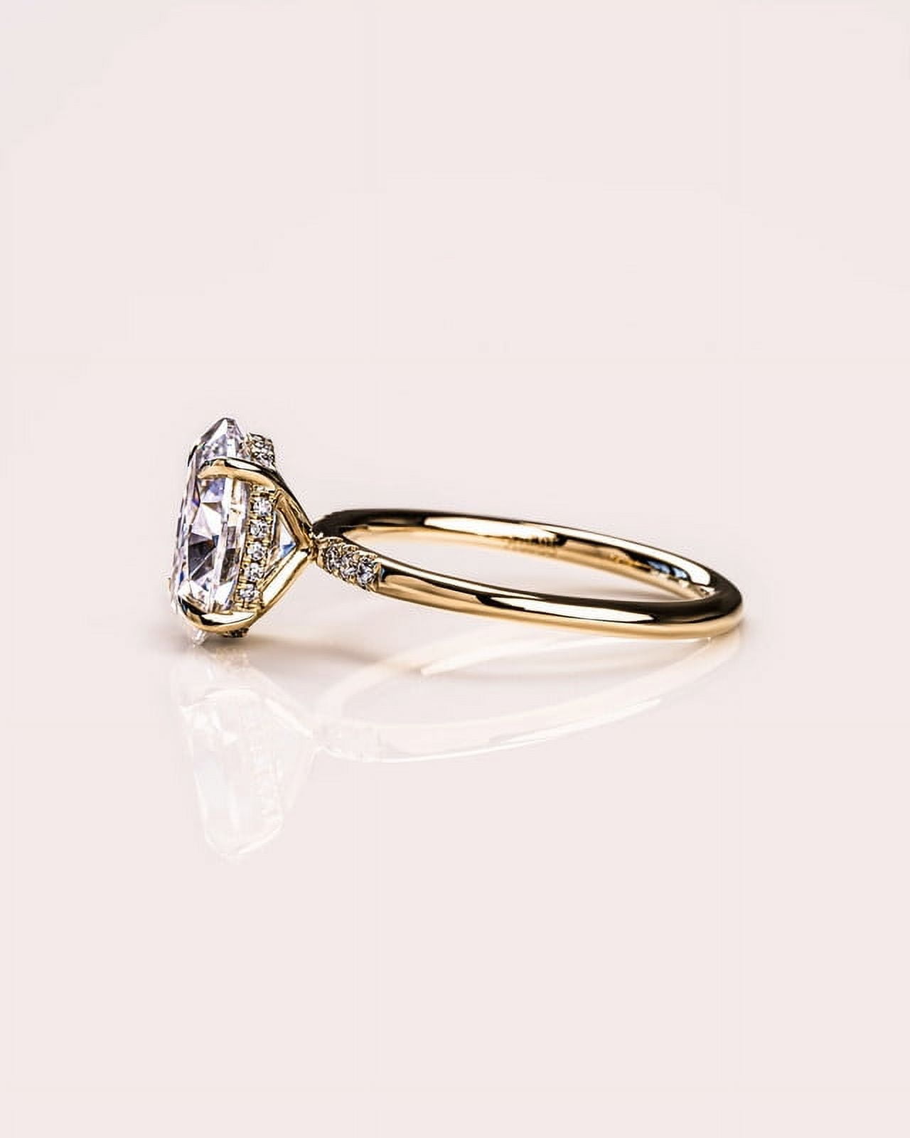 solitaire jewels 1.7CT Oval Moissanit Hidden Halo Engagement Ring For Women, 18K Yellow Gold
