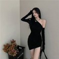 thumbnail image 1 of Vestido negro ajustado con hombros descubiertos para mujer, Vestido corto con cuello Diagonal de moda, con cordones, pliegues sólidos, Primavera, nuevo, 1 of 4