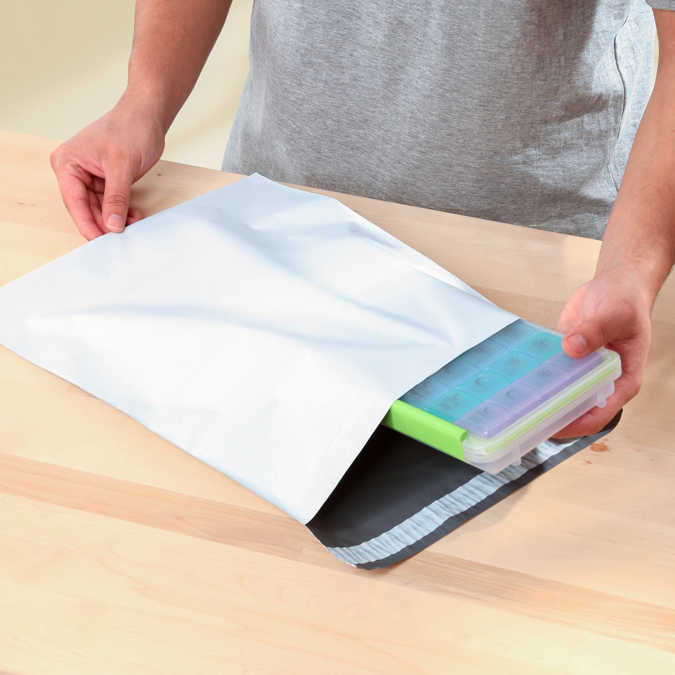 Pen+Gear Self-Seal Poly Mailers, #5 Size 12x15.5 Inches, White, 25-Count