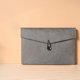 thumbnail image 4 of Funda ligera para computadora portátil con material impermeable y interior acolchado seguro para MacBook, Chromebook, Ultrabook y tabletas, 4 of 6