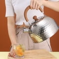 thumbnail image 4 of Hervidor con silbido fuerte para hervir agua, café o leche, hervidor de acero inoxidable pesado de 3,1 cuartos de galón y 3L con mango de madera, 4 of 5