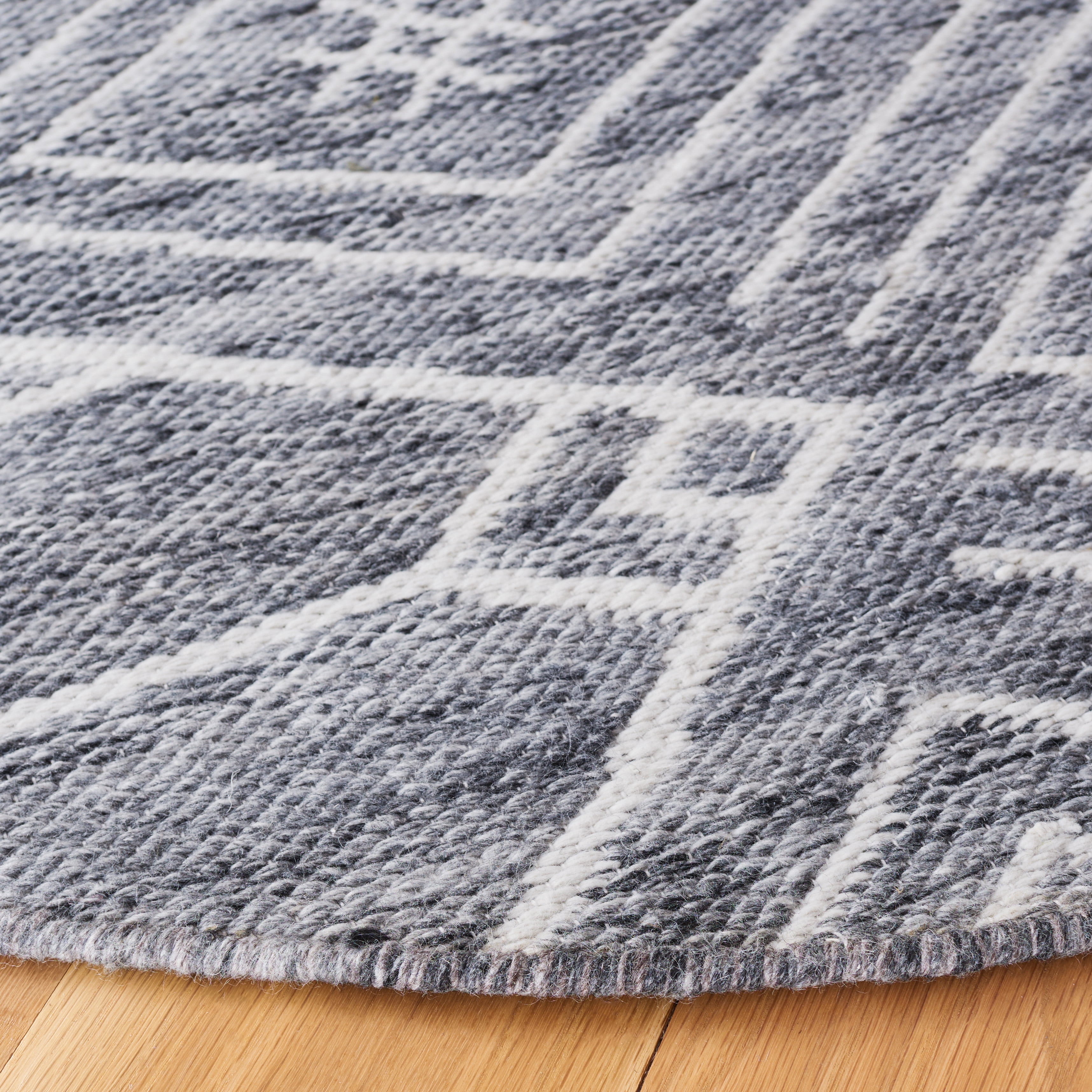 Safavieh Kilim George Geometric Polyester Area Rug, Gray/Ivory, 6' x 6' Round